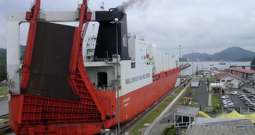 hydro_canal_post_panamax_ship_panama